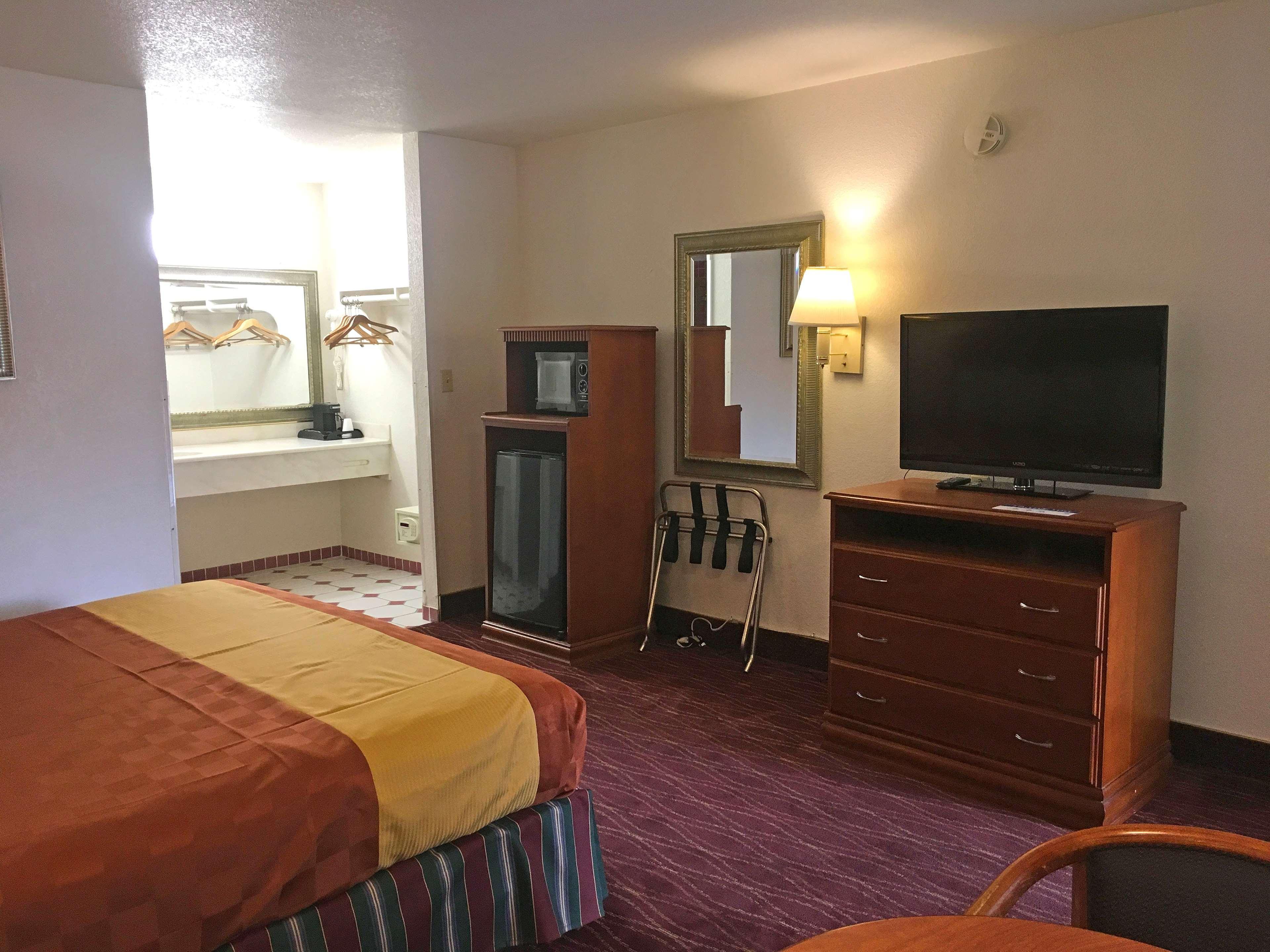 Ibis Styles Lisieux Normandie Exterior photo