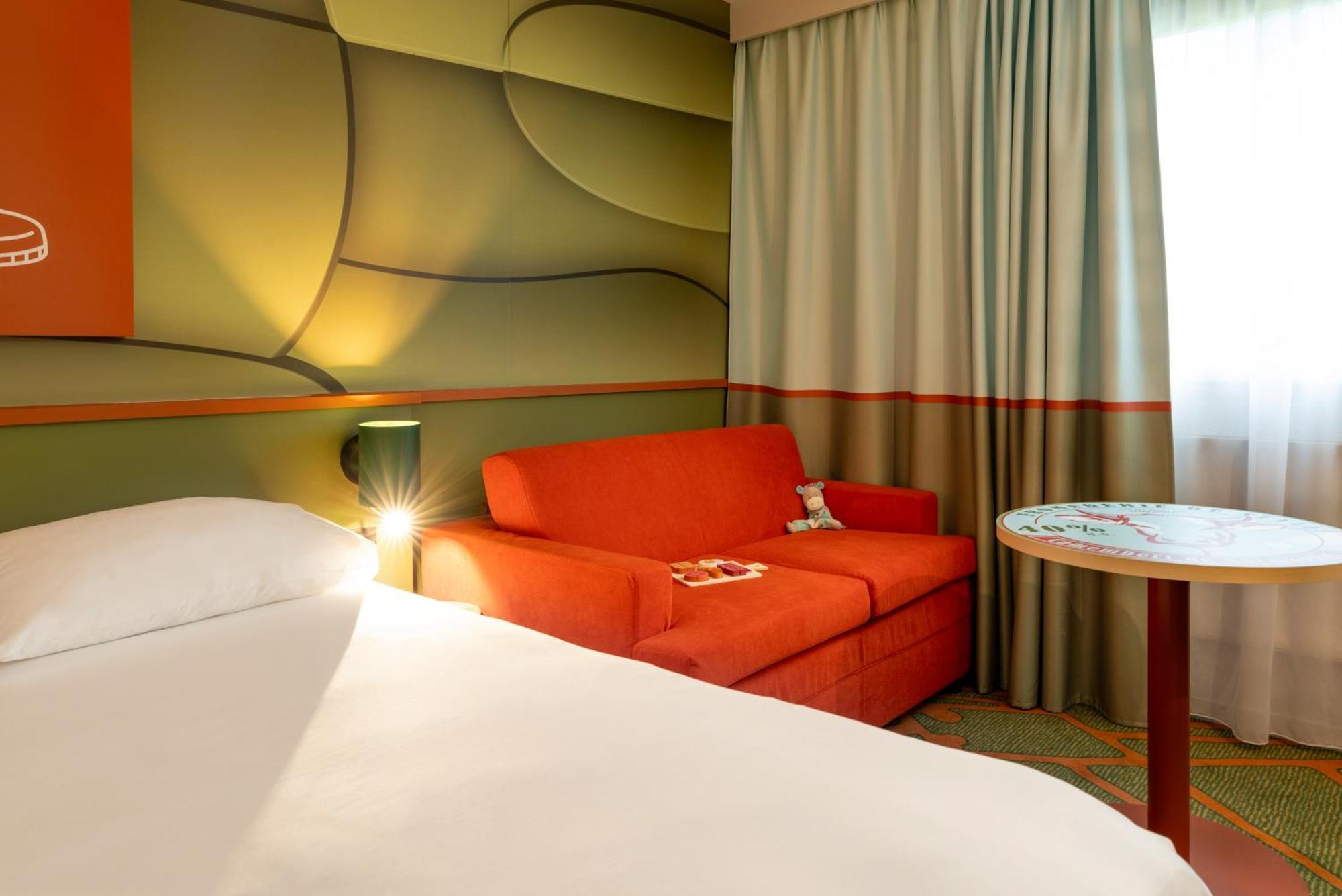Ibis Styles Lisieux Normandie Exterior photo